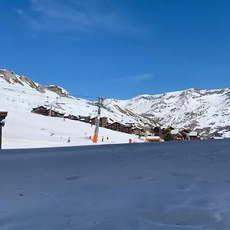 Le Lac, Au Pied Des Pistes, In-out. *